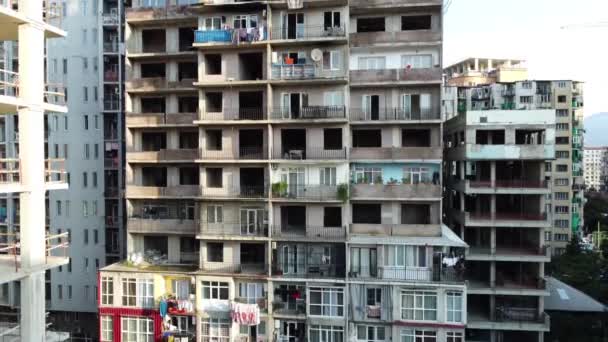 Filmagem Aérea Das Áreas Favelas Batumi Com Edifícios Incompletos Desertos — Vídeo de Stock