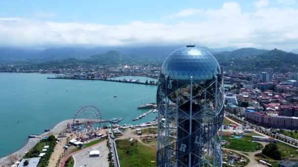 Sevärdheterna Batumi Inklusive Det Ikoniska Tornet Med Det Georgiska Alfabetet — Stockvideo