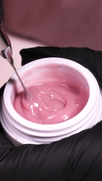 Mexa Esmalte Frasco Cosmético Usando Uma Ferramenta Manicure Capturando Processo — Vídeo de Stock