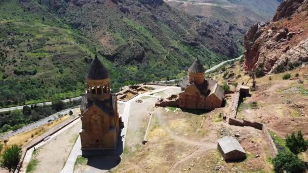 Klášter Noravank Proslulá Turistická Destinace Uhnízděná Skalnatých Horách Arménie — Stock video