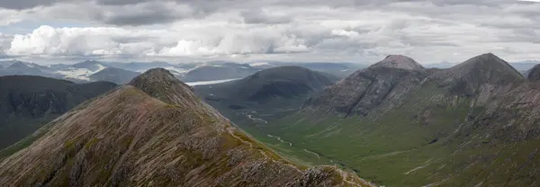 Stock image Buachaille Etive Beag ridge with Glen Etive in background and cloudy sky. Glencoe, Highlands of Scotland. Panoramic