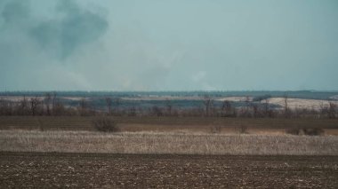 Yangından duman çıkıyor.