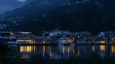 Sabahları en ünlü şehirlerin başkentinin gece manzarası.