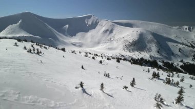 Gündüzleri güzel dağ manzarası