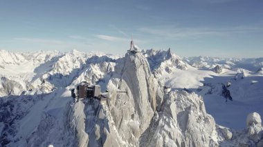 Güzel kış manzarası kar Dağları ile
