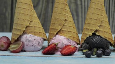 Dondurmayı külahla kapat.