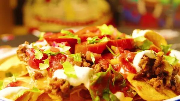 Lezzetli Meksika tacoları et, domates, peynir ve salsa