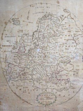 Herberton, Queensland 'daki bir açık hava müzesi olan Herberton Tarihi Köyü, 19. yüzyılın sonlarında bir teneke madencilik kasabasını canlandırıyor. 16 dönümlük bir alana yayılmış, 50 'den fazla yenilenmiş döneme ait bina ve Avustralya öncü yaşamını gözler önüne seren sergiler.