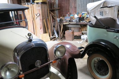 Herberton, Queensland 'daki bir açık hava müzesi olan Herberton Tarihi Köyü, 19. yüzyılın sonlarında bir teneke madencilik kasabasını canlandırıyor. 16 dönümlük bir alana yayılmış, 50 'den fazla yenilenmiş döneme ait bina ve Avustralya öncü yaşamını gözler önüne seren sergiler.