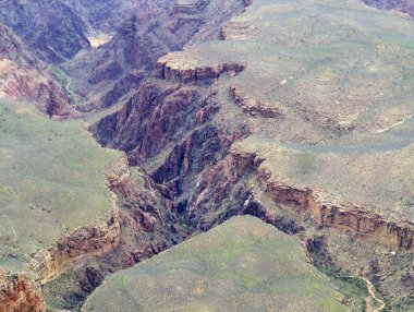 Büyük Kanyon Ulusal Parkı, Arizona, ABD 'nin Güney Halkası' ndan hayranlık uyandırıcı görüntüler. Dramatik uçurumlara, geniş manzaralara ve bu ikonik doğa harikasının nefes kesici güzelliğine hayran kaldım.