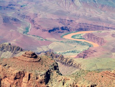 Büyük Kanyon Ulusal Parkı, Arizona, ABD 'nin Güney Halkası' ndan hayranlık uyandırıcı görüntüler. Dramatik uçurumlara, geniş manzaralara ve bu ikonik doğa harikasının nefes kesici güzelliğine hayran kaldım.