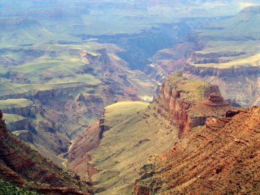 Büyük Kanyon Ulusal Parkı, Arizona, ABD 'nin Güney Halkası' ndan hayranlık uyandırıcı görüntüler. Dramatik uçurumlara, geniş manzaralara ve bu ikonik doğa harikasının nefes kesici güzelliğine hayran kaldım.