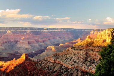 Büyük Kanyon Ulusal Parkı, Arizona, ABD 'nin Güney Halkası' ndan hayranlık uyandırıcı görüntüler. Dramatik uçurumlara, geniş manzaralara ve bu ikonik doğa harikasının nefes kesici güzelliğine hayran kaldım.