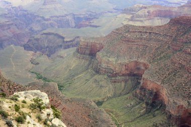 Büyük Kanyon Ulusal Parkı, Arizona, ABD 'nin Güney Halkası' ndan hayranlık uyandırıcı görüntüler. Dramatik uçurumlara, geniş manzaralara ve bu ikonik doğa harikasının nefes kesici güzelliğine hayran kaldım.