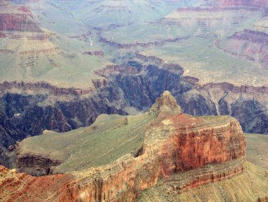 Büyük Kanyon Ulusal Parkı, Arizona, ABD 'nin Güney Halkası' ndan hayranlık uyandırıcı görüntüler. Dramatik uçurumlara, geniş manzaralara ve bu ikonik doğa harikasının nefes kesici güzelliğine hayran kaldım.