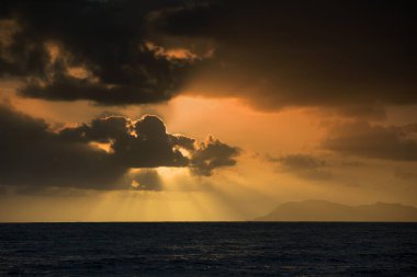 Trinity Körfezi üzerinde gün doğumu, Uzak Kuzey Queensland, Avustralya