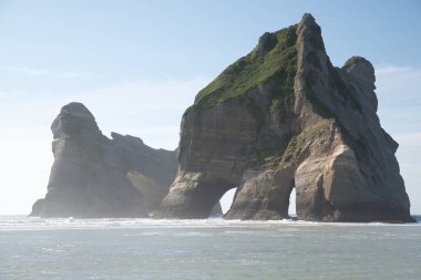 Wharariki Beach, South Island, Yeni Zelanda