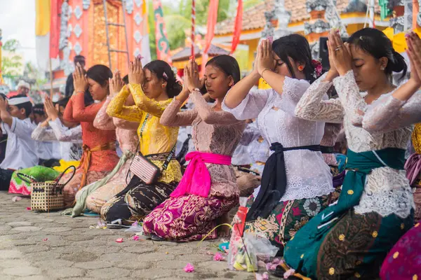 stock image Bali temple. The asian women praying to the temple in the morning.