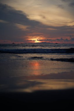 Sahilde gün batımı