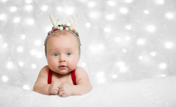 Adorável Bebê Recém Nascido Dormindo Usando Chapéu Papai Noel Natal — Fotografia de Stock