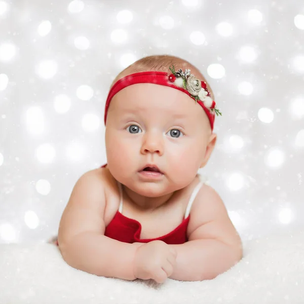 Adorável Bebê Recém Nascido Dormindo Usando Chapéu Papai Noel Natal — Fotografia de Stock