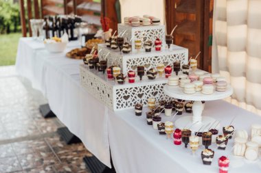 tatlılar meyve, mus, bisküvi