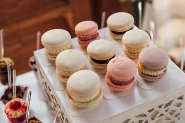 tatlılar meyve, mus, bisküvi