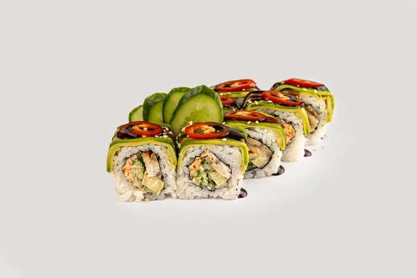 Jedzenie Sushi Pałeczkami Sushi Roll Japońskie Jedzenie Restauracji Roll California — Zdjęcie stockowe