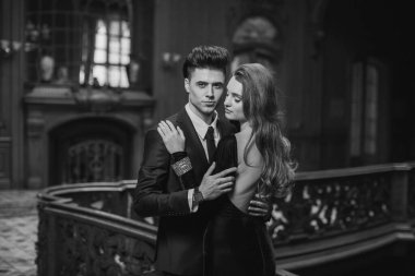 Cinsel tutkulu iki zarif gece kıyafetleri içinde. Lüks iç. Ateş moda.