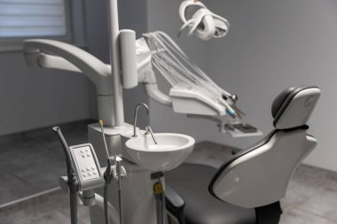 Stomatoloji, dişçi kliniği ve aletleri..