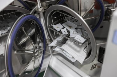 Stomatoloji, dişçi kliniği ve aletleri..