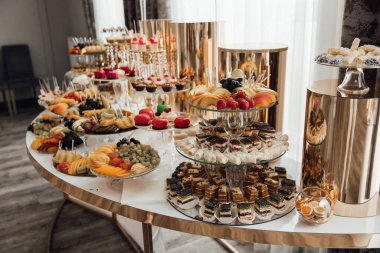 Mutfak mutfak büfe akşam yemeği yemek kutlama parti kavramı yemek Catering.