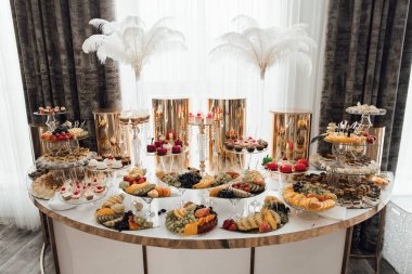 Mutfak mutfak büfe akşam yemeği yemek kutlama parti kavramı yemek Catering.