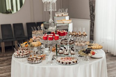 Mutfak mutfak büfe akşam yemeği yemek kutlama parti kavramı yemek Catering.