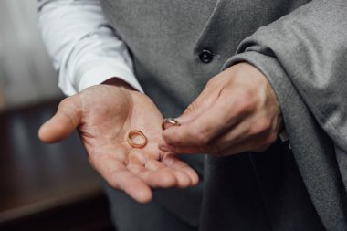 Sahilde düğün ayarı.