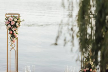 Sahilde düğün ayarı.