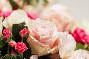 Sahilde düğün ayarı.