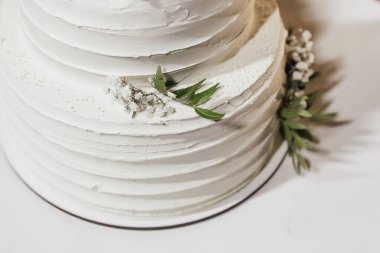 Düğün pastası, düğün töreninden sonra geleneksel olarak verilen özel bir pastadır.