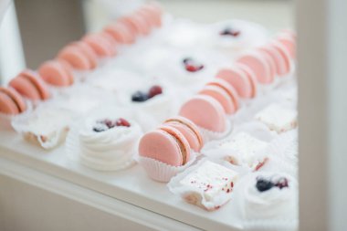 Düğün pastası, düğün töreninden sonra geleneksel olarak verilen özel bir pastadır.