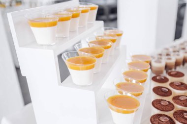 Düğün pastası, düğün töreninden sonra geleneksel olarak verilen özel bir pastadır.