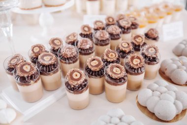 Düğün pastası, düğün töreninden sonra geleneksel olarak verilen özel bir pastadır.