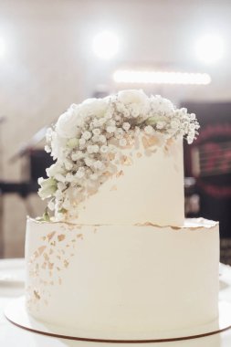 Düğün pastası, düğün töreninden sonra geleneksel olarak verilen özel bir pastadır.