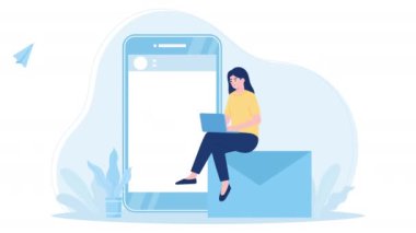 Akıllı telefon ve dizüstü bilgisayarla düz dizayn animasyonu yolla. Modern düz çizim grafikleri göndermek için dizüstü bilgisayar kullanan bir kadın.