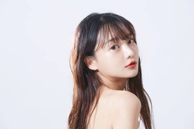 Asyalı genç bir kadının doğal güzelliği.