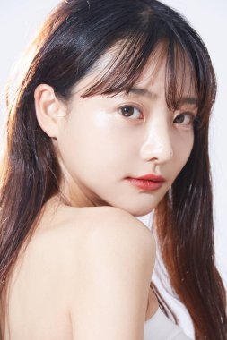 Asyalı genç bir kadının doğal güzelliği.