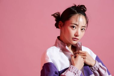 Sokak modasında genç Asyalı kadınların portreleri