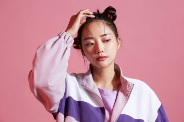 Sokak modasında genç Asyalı kadınların portreleri