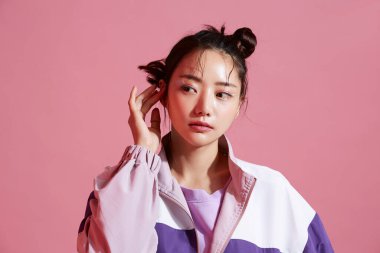 Sokak modasında genç Asyalı kadınların portreleri