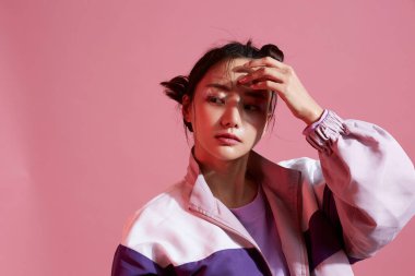 Sokak modasında genç Asyalı kadınların portreleri