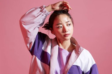 Sokak modasında genç Asyalı kadınların portreleri